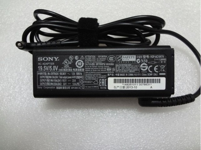 Alimentatore Originale SONY 44W 19,5V 2A - 5V 1A Alimentatore Originale SONY 44W 19,5V 2A - 5V 1A