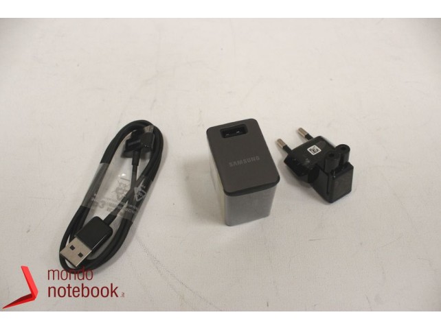 Alimentatore USB 5V 2,2A + Cavo Dati USB ORIGINALE Samsung Galaxy TAB (30 PIN) Alimentatore USB 5V 2,2A + Cavo Dati USB ORIGINALE Samsung Galaxy TAB (30 PIN)